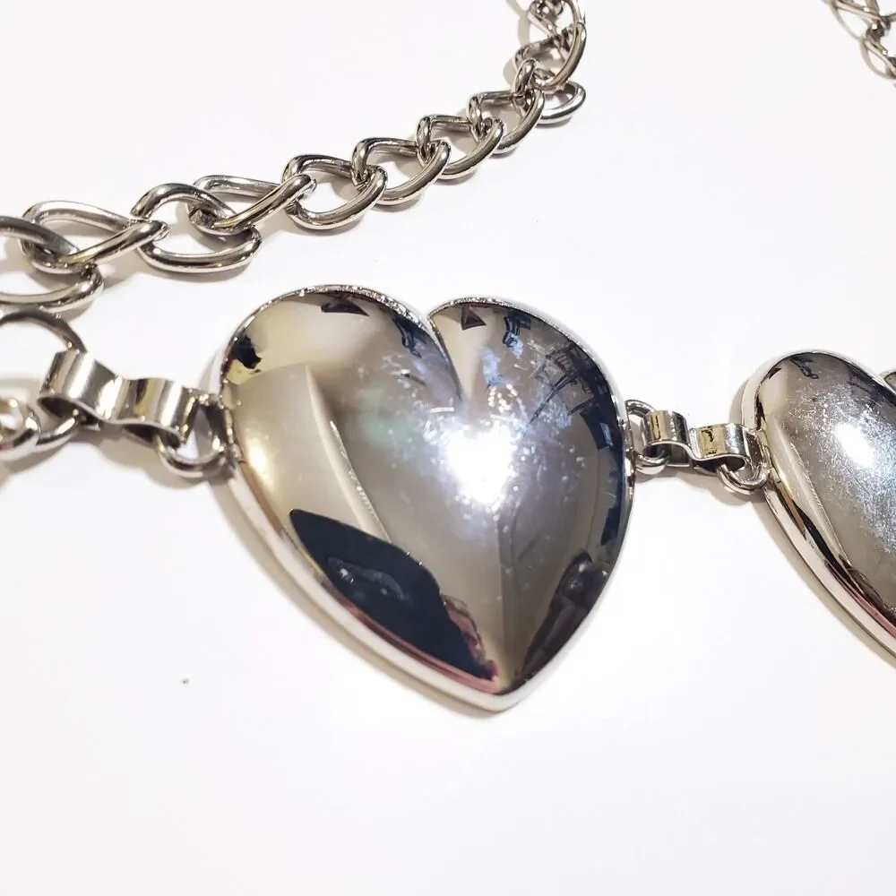 Y2K Women’s Silver Heart Chain Belt